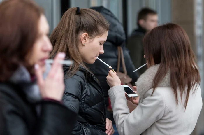 Ужесточение штрафов за курение в школах и детских садах: Госдума поддержала новый законопроект